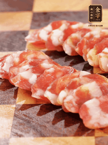 金字香腸切片，蘆筍去皮切丁